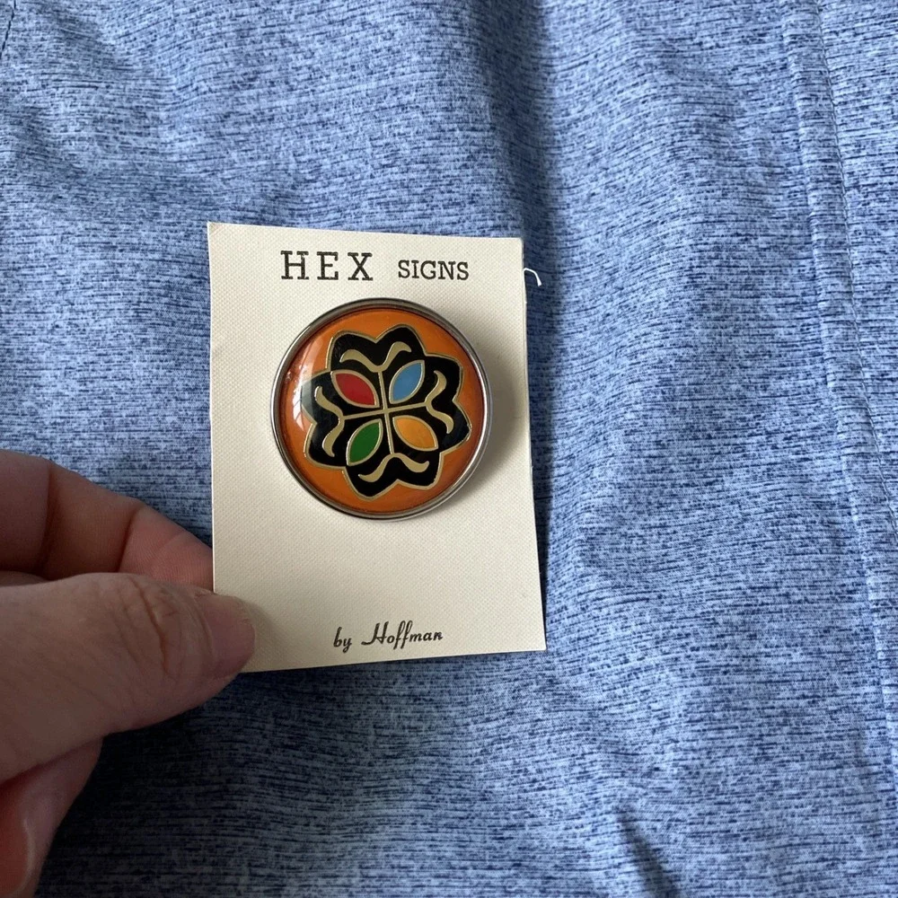 Vintage Hoffman Hex Signs Pennsylvania Dutch Enamel‎ Pin Logo Motif